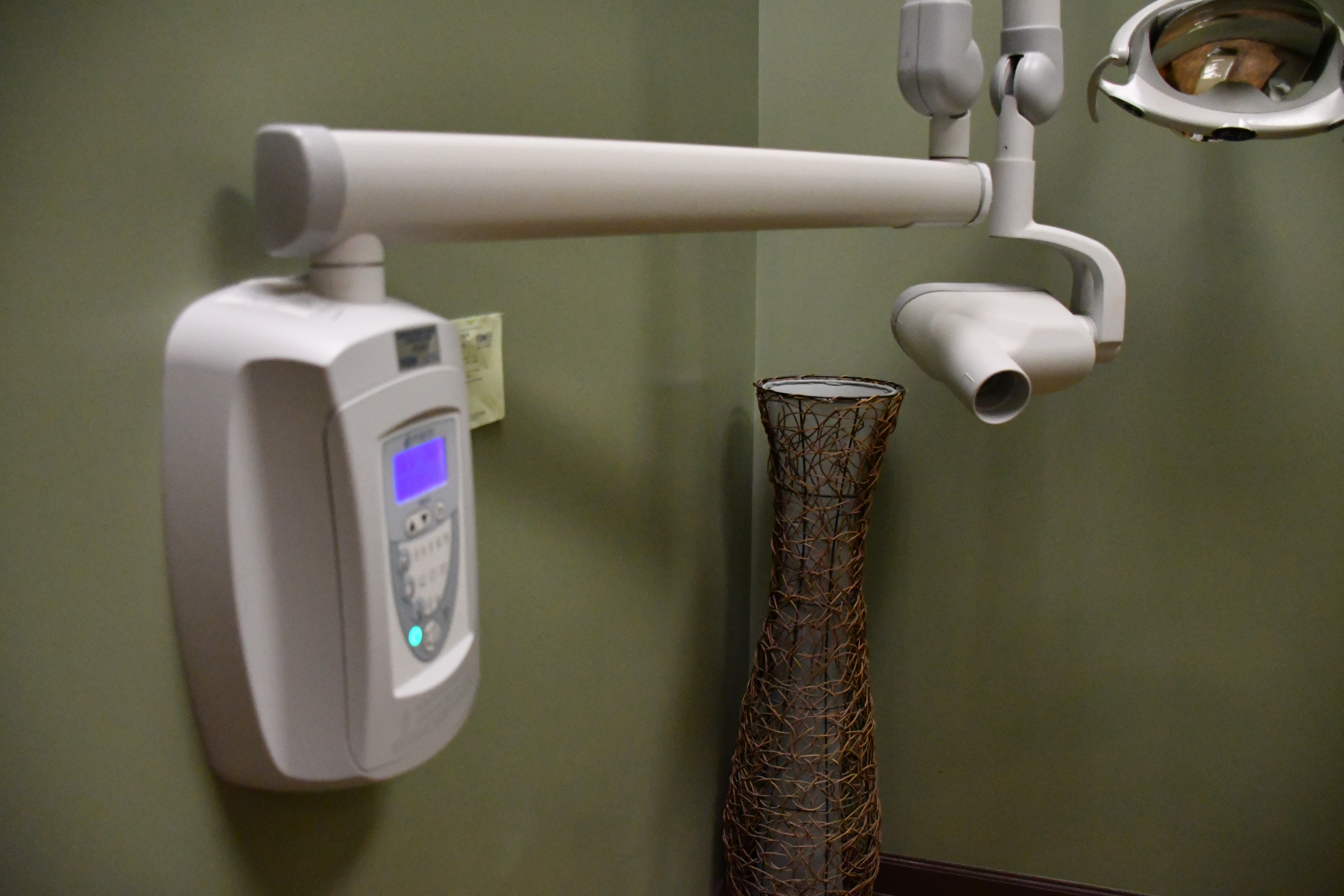 Digital X-ray sensor and imaging system for low-radiation dental radiographs